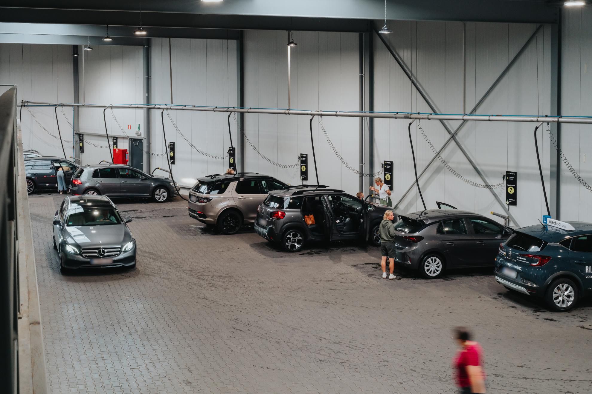 Veel Mensen Bij Elkaar Die Hun Interieur Zitten Te Poetsen